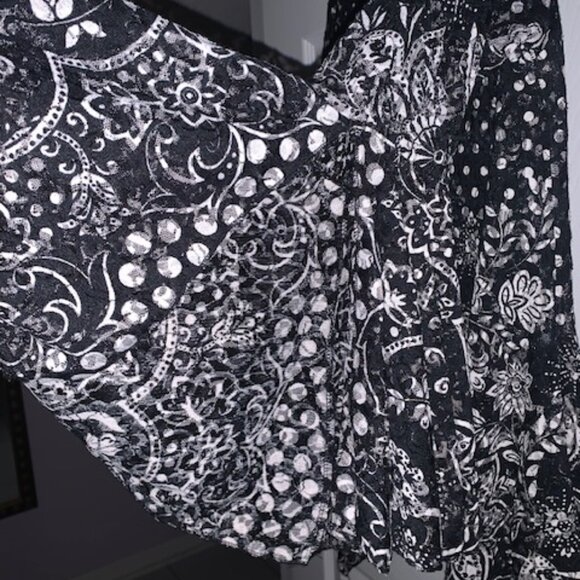 Black/White Tunic Style! - Picture 2 of 6